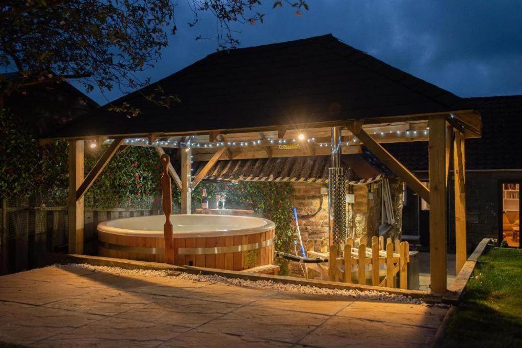 East Cottage * Wood Burning Hot Tub * Garden St Andrews Kültér fotó